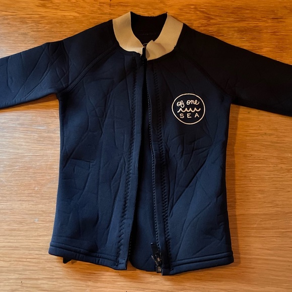 🌊of one sea wetsuit top size 2T 🌊 - Picture 1 of 8